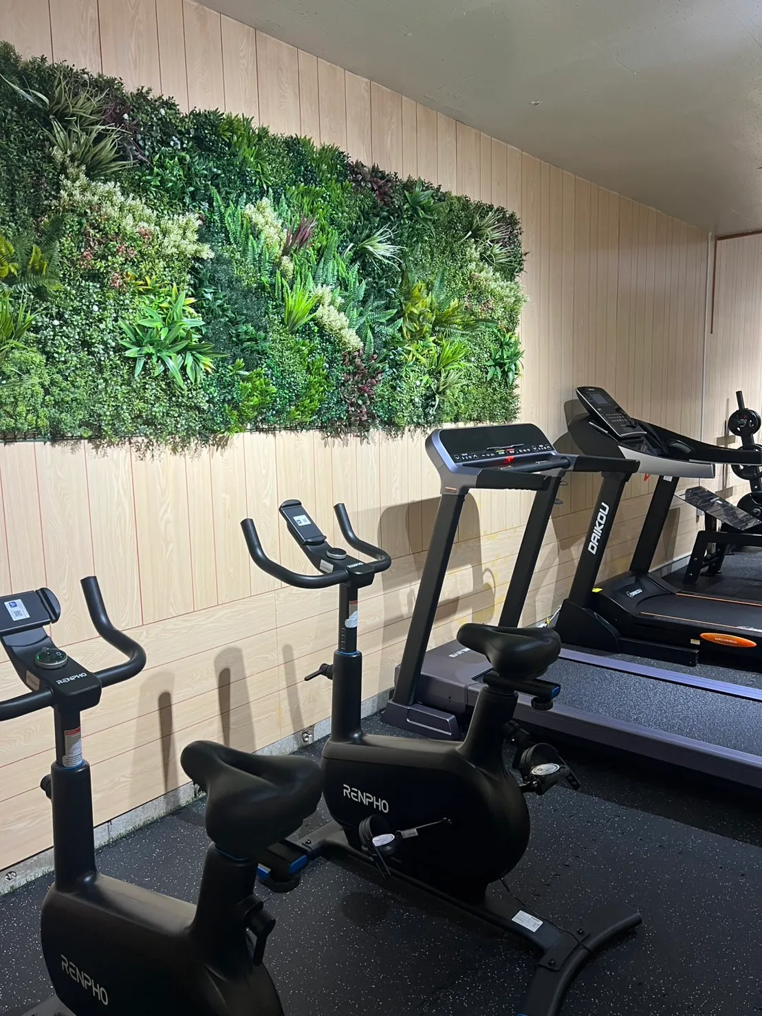 おっくすじむ1129(オックスジム)福岡県飯塚市 家具OX1階のフィットネスジム店内